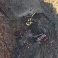 一尾礦干堆場坍塌 5人被埋！當地組織上百人展開救援